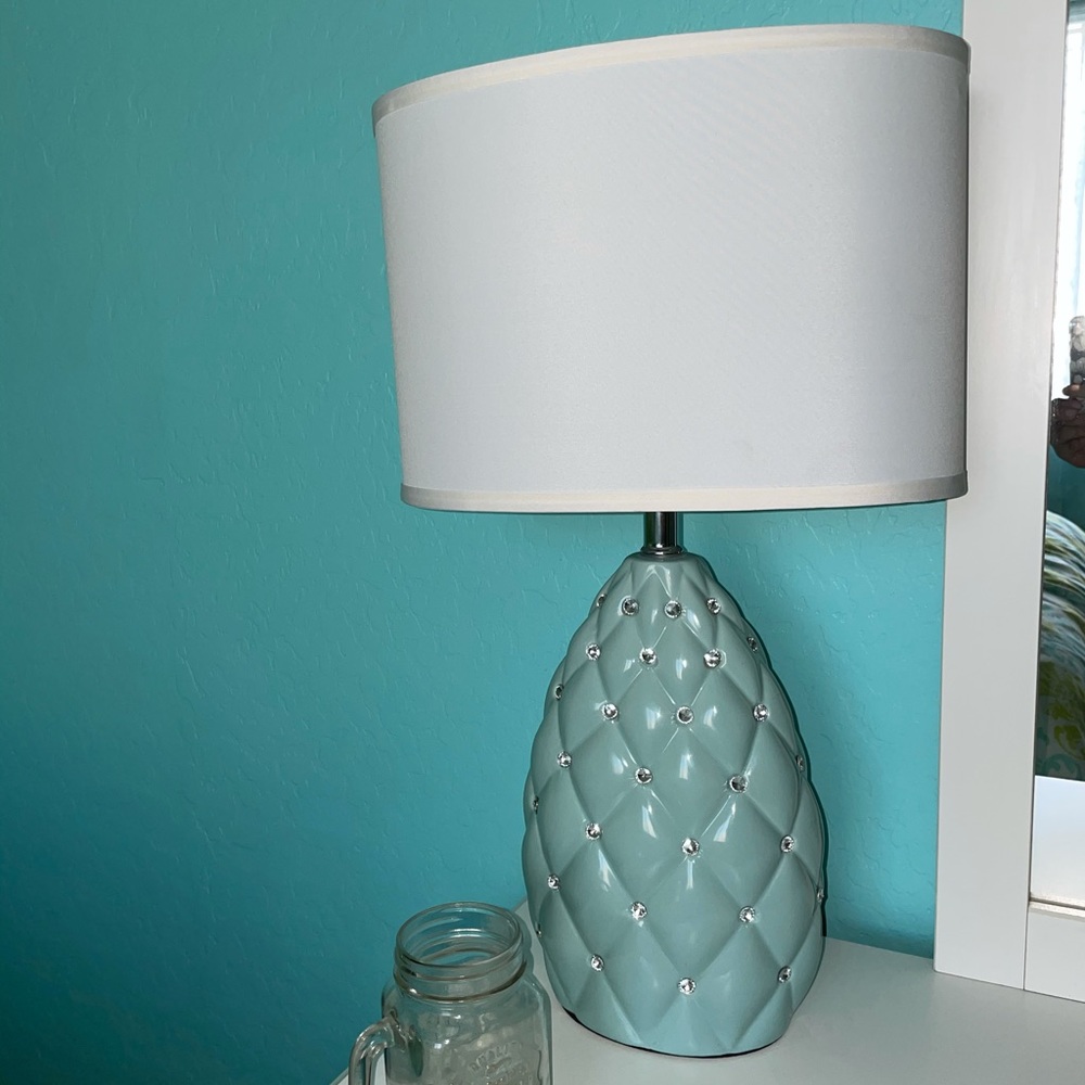 Agua Blue and White shade